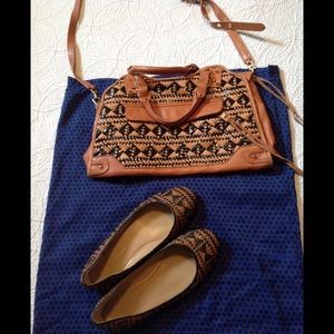 MAKE OFFER‼️EUC Woven bag. Matching flats available